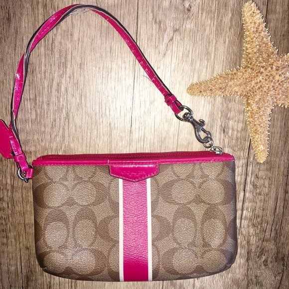 Coach Handbags - 🌺Coach Preowned Signature Logo Wristlet  ⬇️Price!